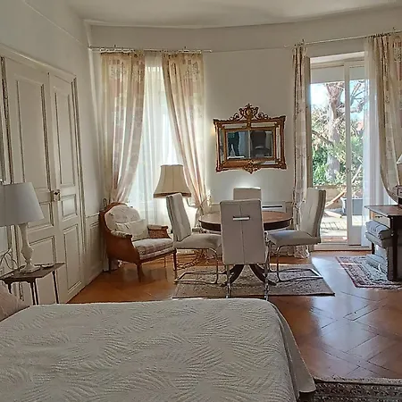 Апартаменти Romantic Center *